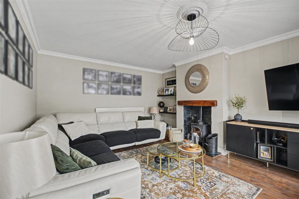 Property photo 2 of 29 Lounge