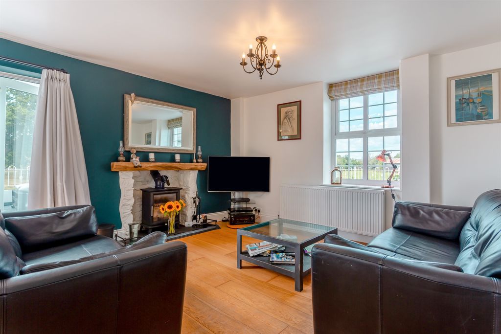 Property photo 3 of 50