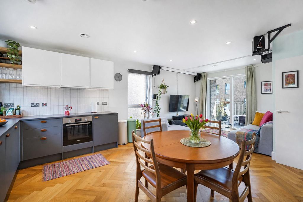 Property photo 2 of 12 1