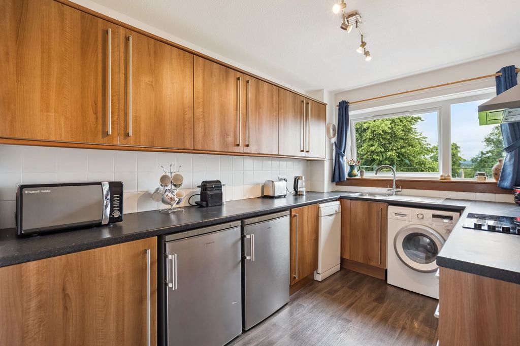 Property photo 3 of 19 Kitchen