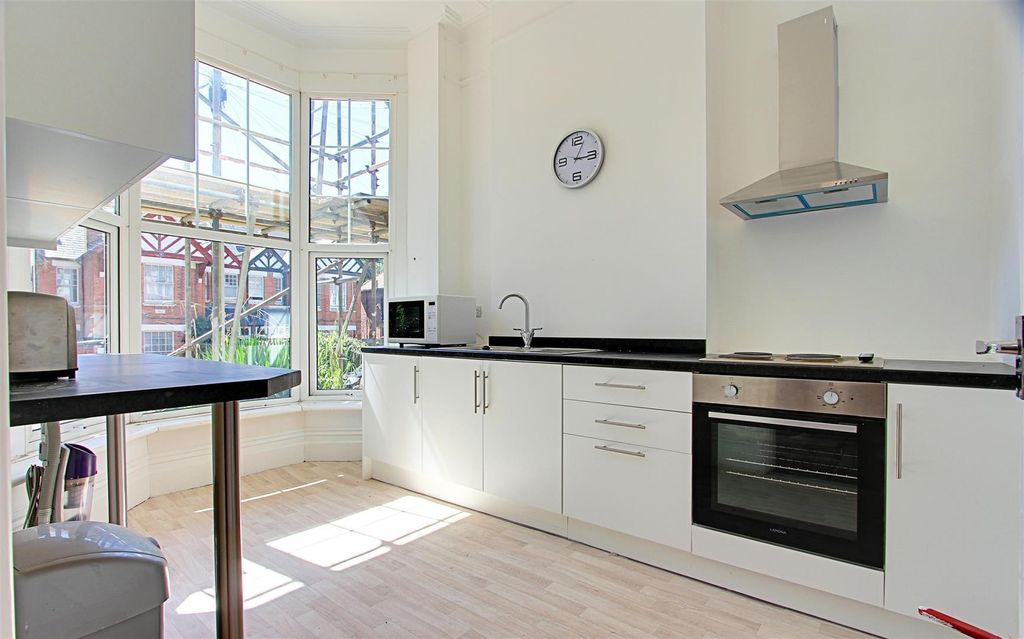 Property photo 2 of 6 Kitchen.Jpg