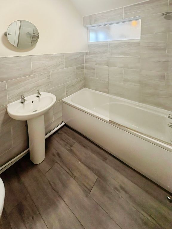 Property photo 3 of 8 Bathroom