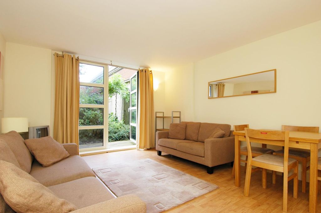 Property photo 2 of 17 Lounge_Lge