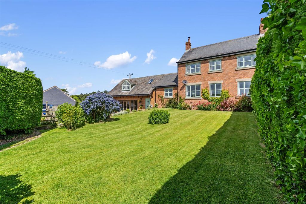 Property photo 2 of 39