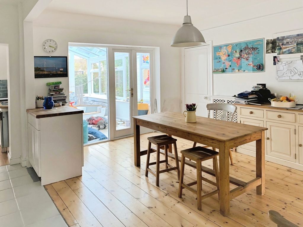 Property photo 3 of 7 Pbox-Img.Jpg