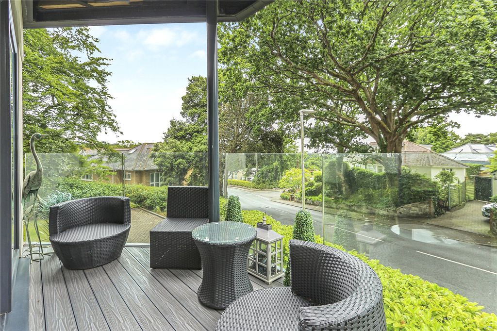Property photo 3 of 14 Balcony