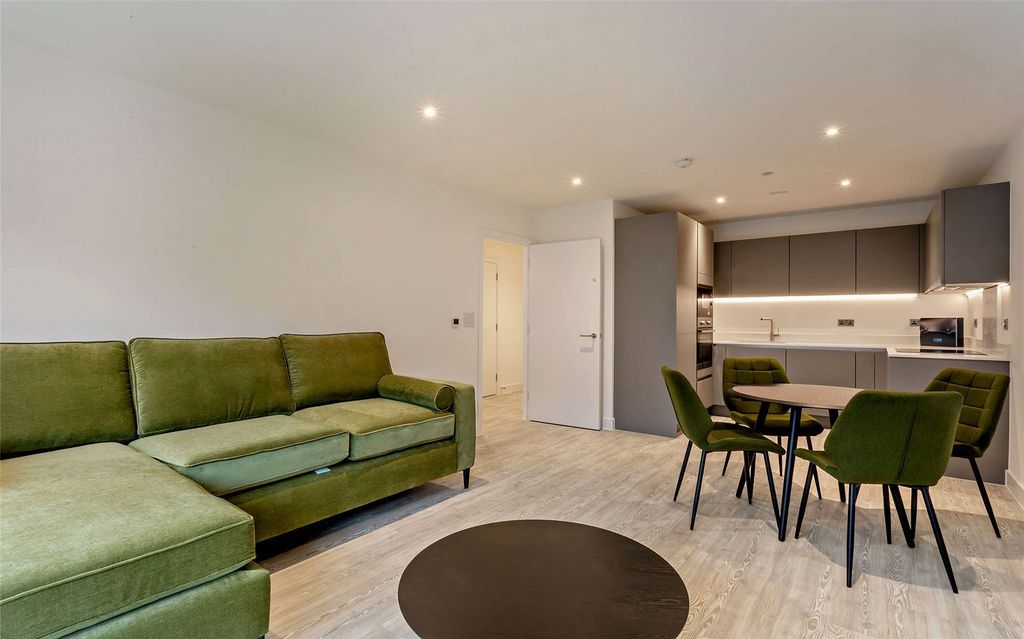 Property photo 2 of 12 Kitchen/Lounge