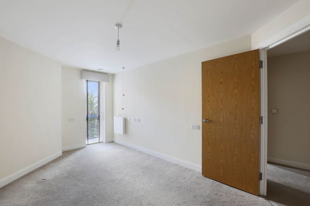 Additional image 4 of 2 bed flat to rentSt. Ann Way, The Docks, Gloucester GL2