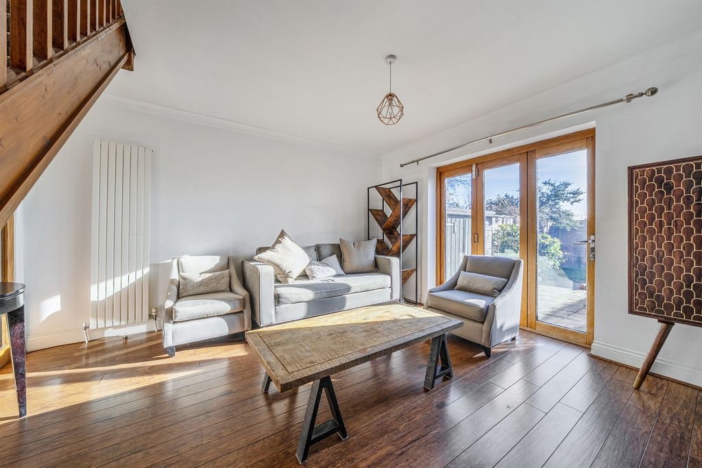 Property photo 3 of 11