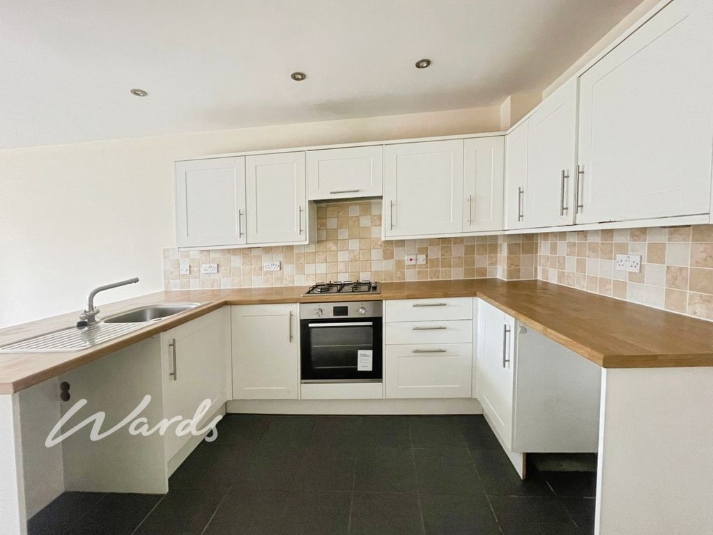 Property photo 3 of 10 Kitchen