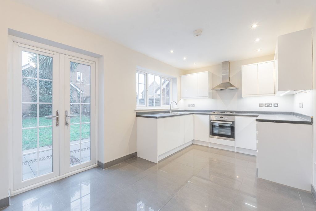 Property photo 2 of 23