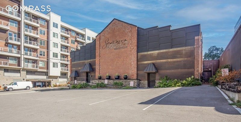 Property photo 2 of 25