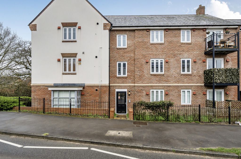 Property photo 1 of 12 1425210-1-69B2F14...