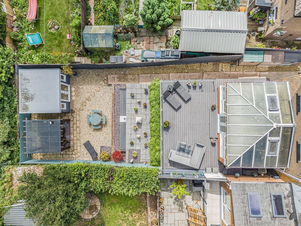 Property photo 2 of 39