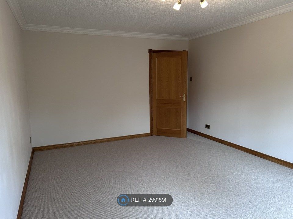 Property photo 3 of 10 Living Room