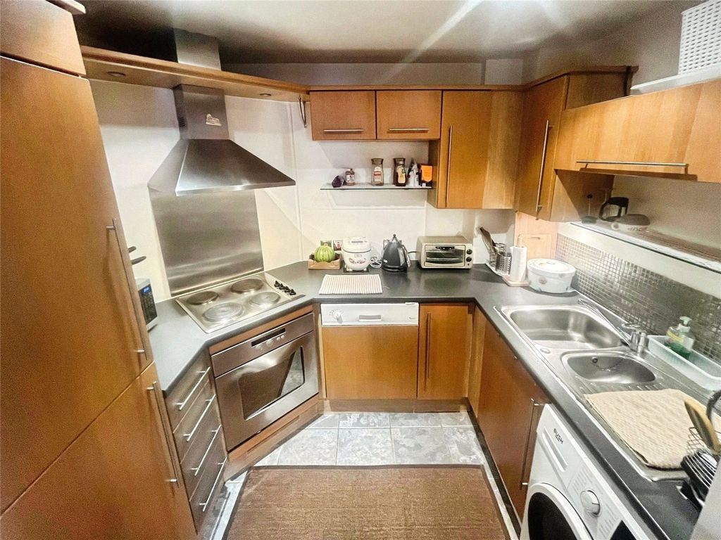 Property photo 2 of 9 Picture No. 18