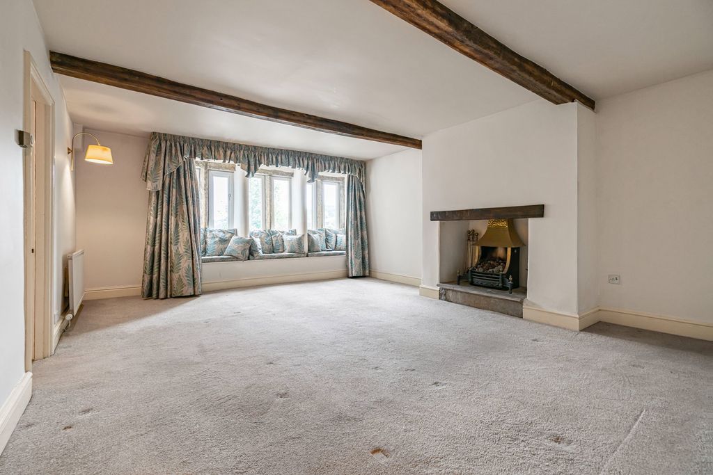 Property photo 2 of 27