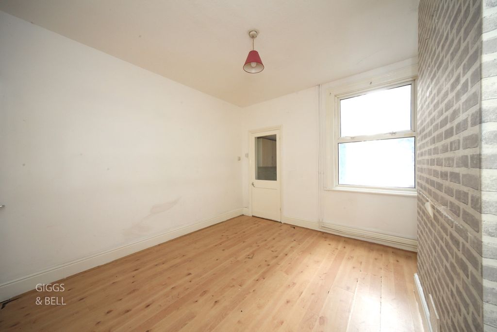 Property photo 3 of 16 5153554