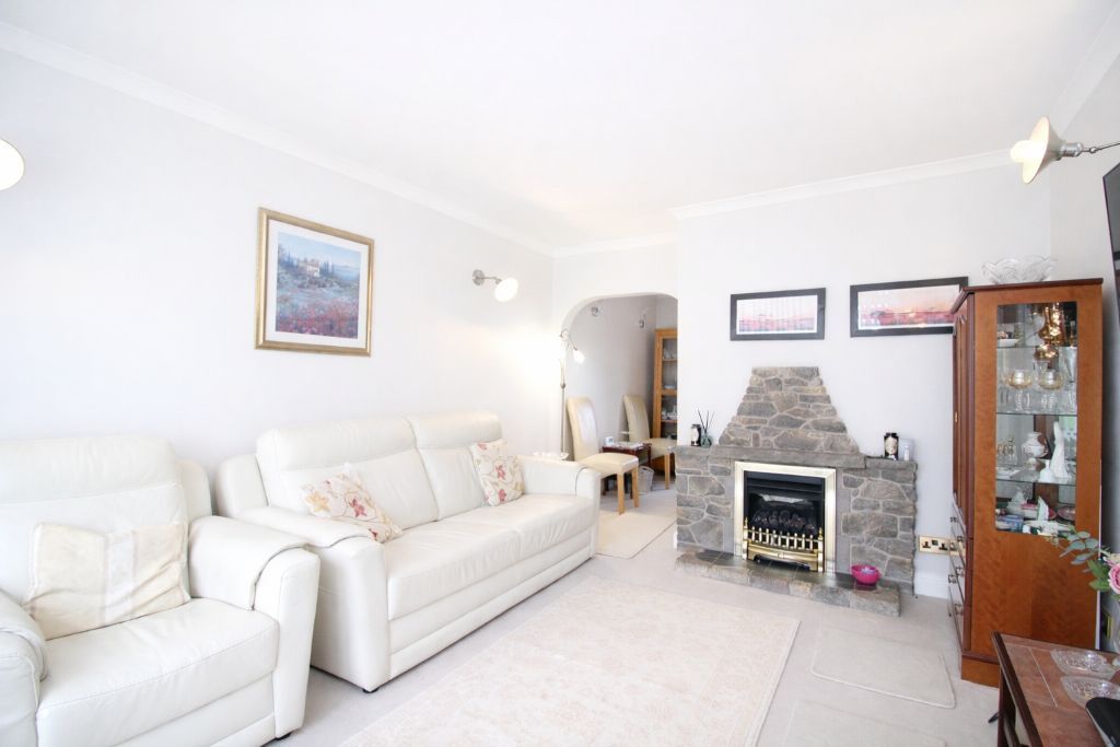 Property photo 3 of 14 Lounge