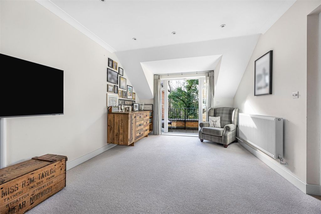 Property photo 2 of 20