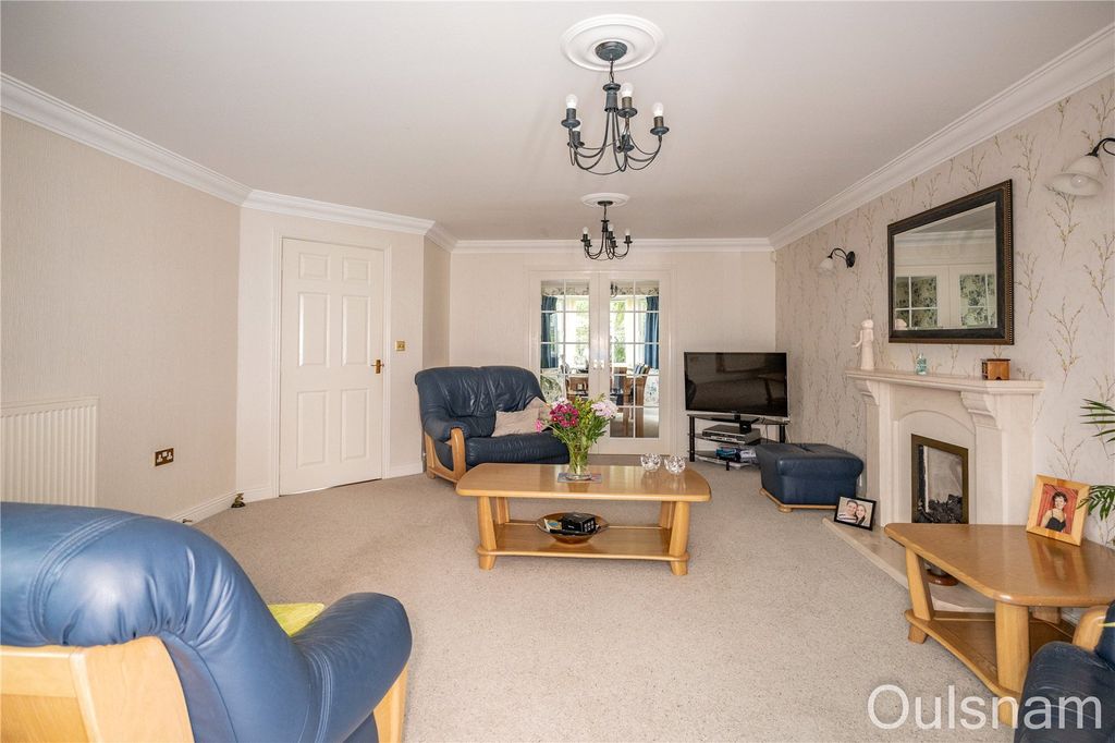 5 bed detached house for saleRoyal Worcester Crescent, Bromsgrove, Worcestershire B60 photo 4