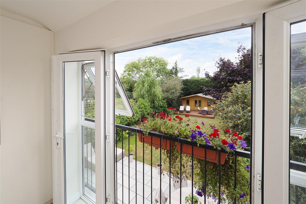 Property photo 3 of 32