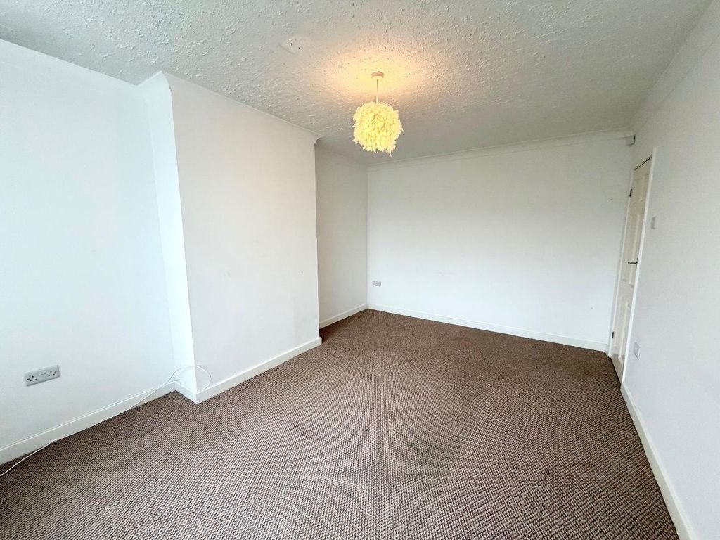 Property photo 3 of 11 Lounge