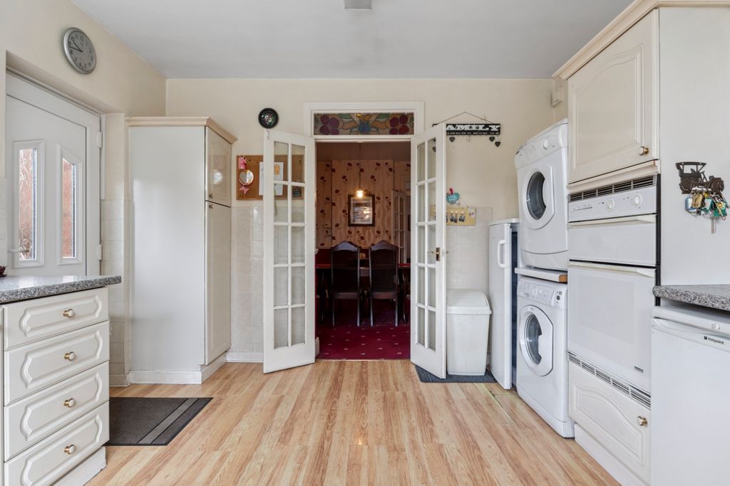 Property photo 3 of 19 4369923