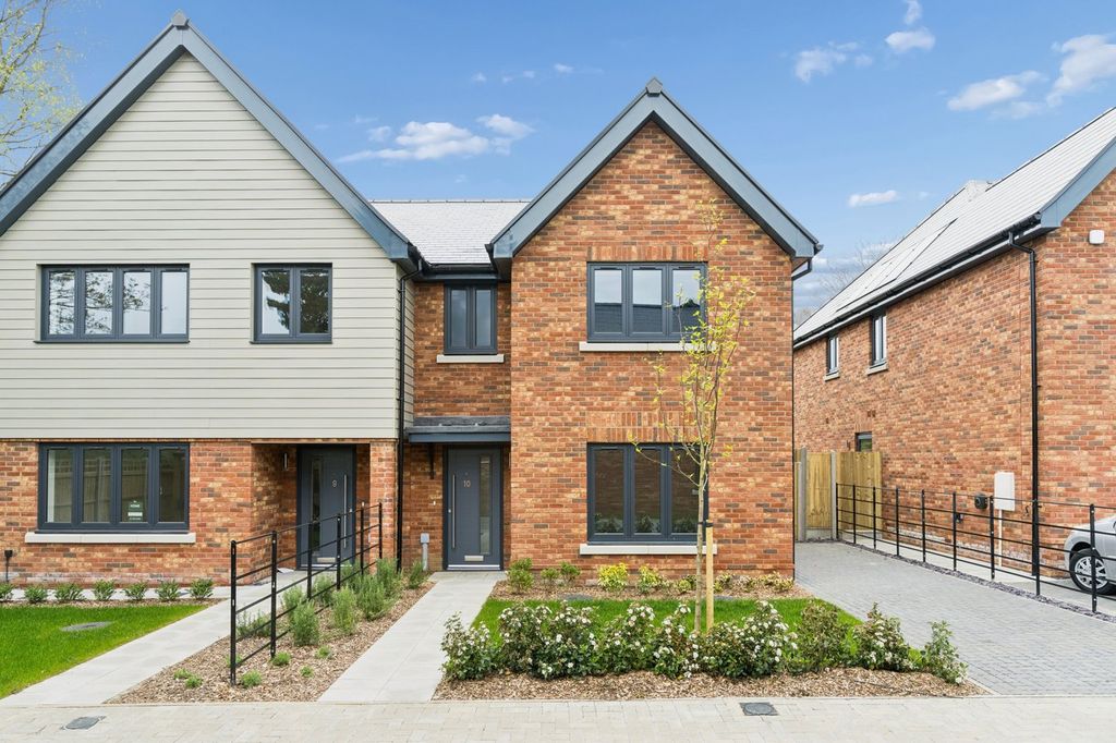 Property photo 1 of 21