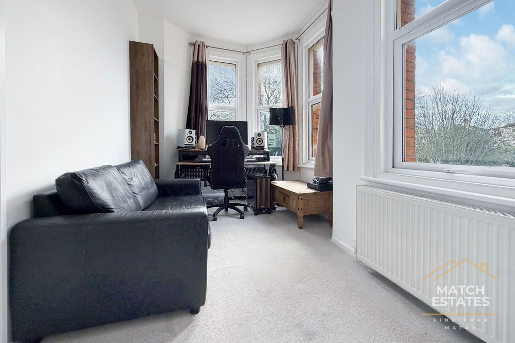 Property photo 3 of 5