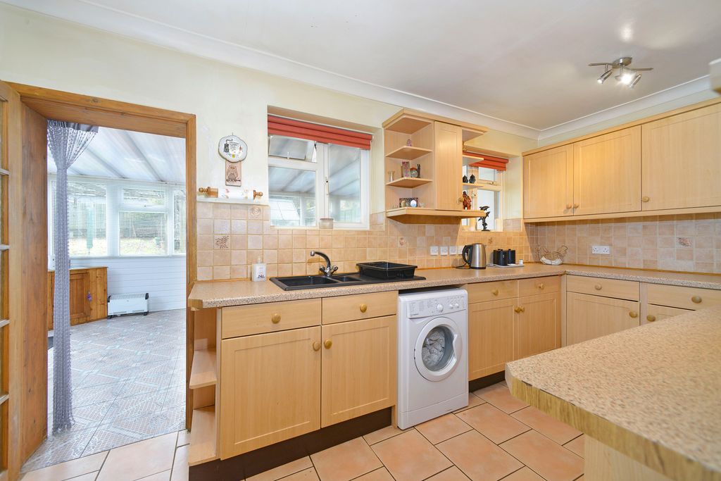 Property photo 2 of 18 Kitchen