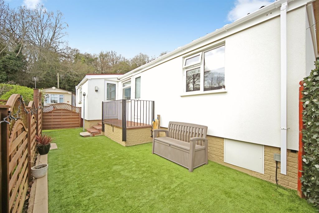 Property photo 2 of 20