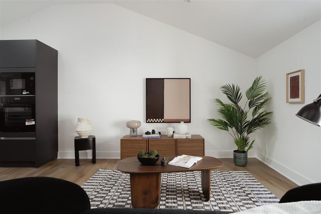 Additional image 7 of 2 bed flat for saleChurch Street, Reigate RH2
