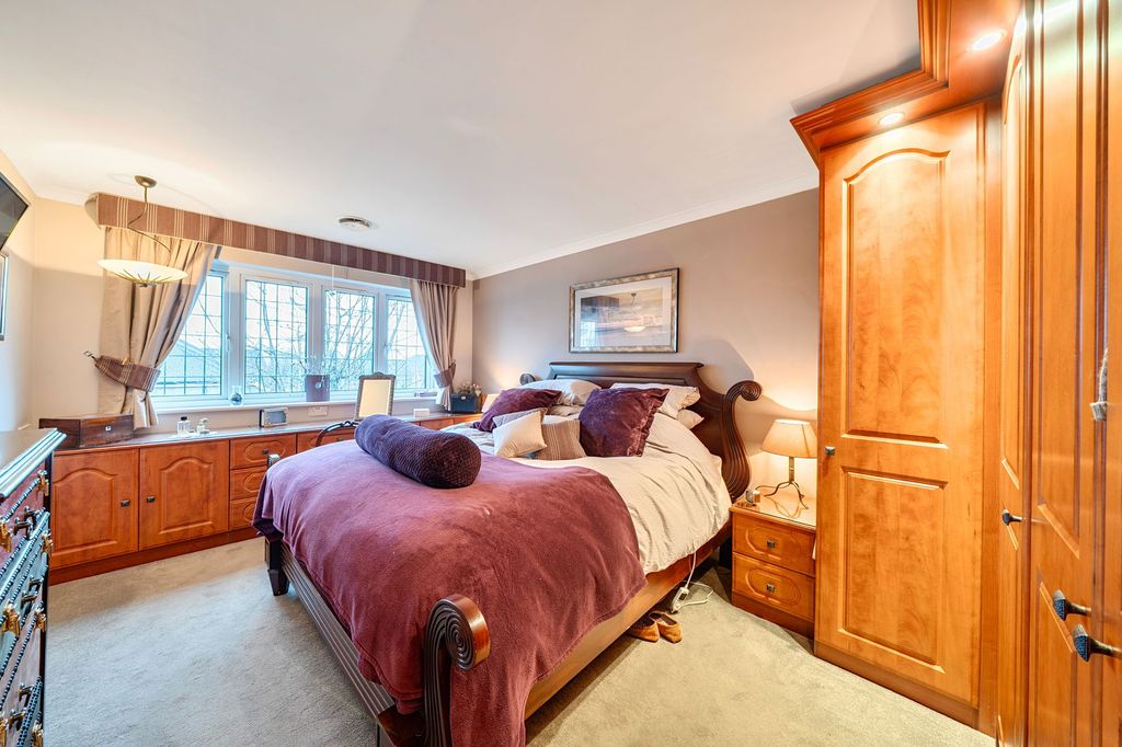 Property photo 3 of 24