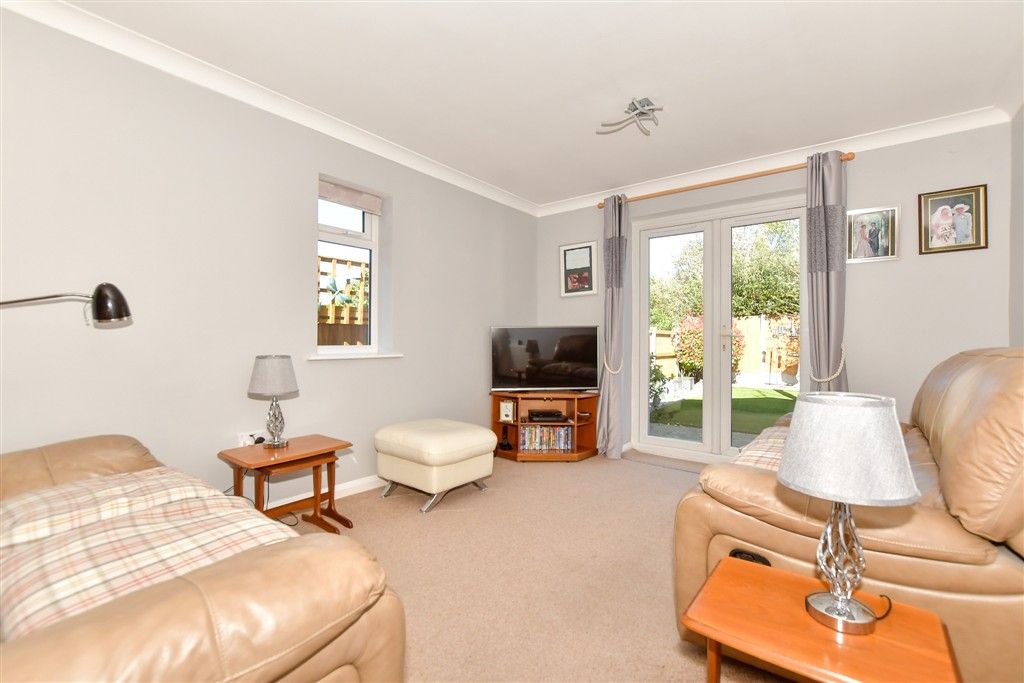 Property photo 3 of 13 Lounge