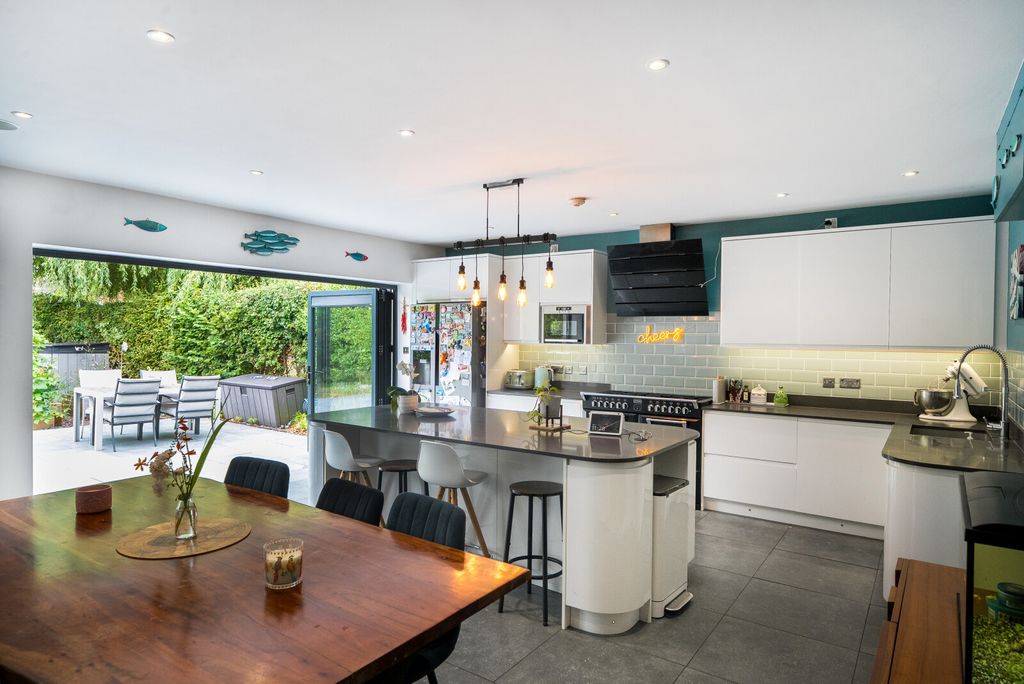 Property photo 3 of 19 Kitchen/Dining Room