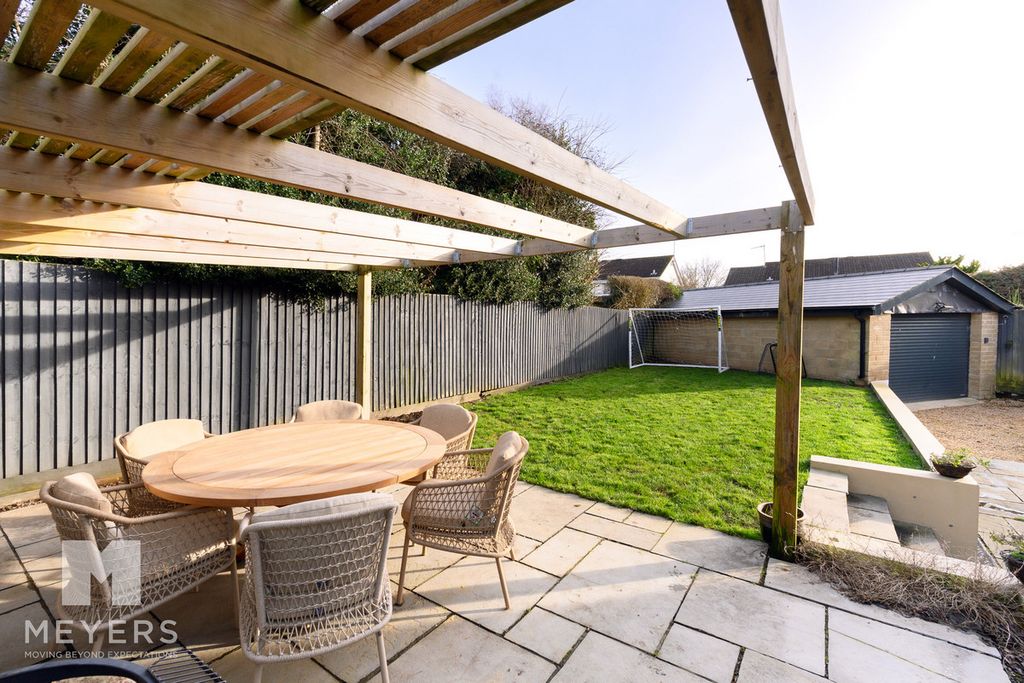 Property photo 2 of 25