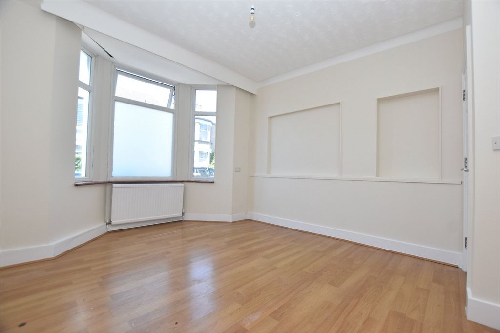 Property photo 2 of 5 Picture No. 17