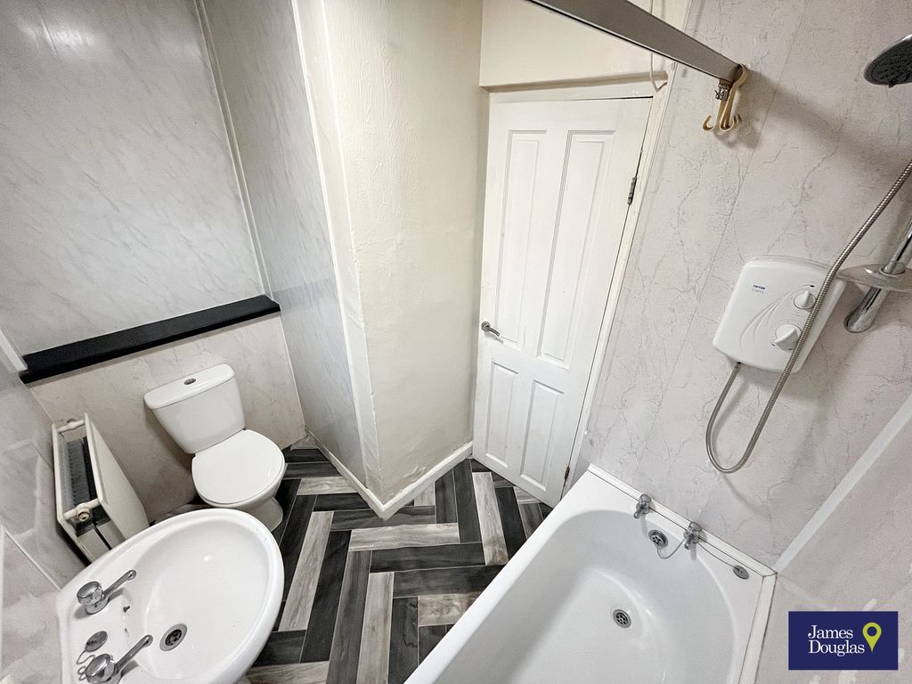 Property photo 3 of 20 Bath1