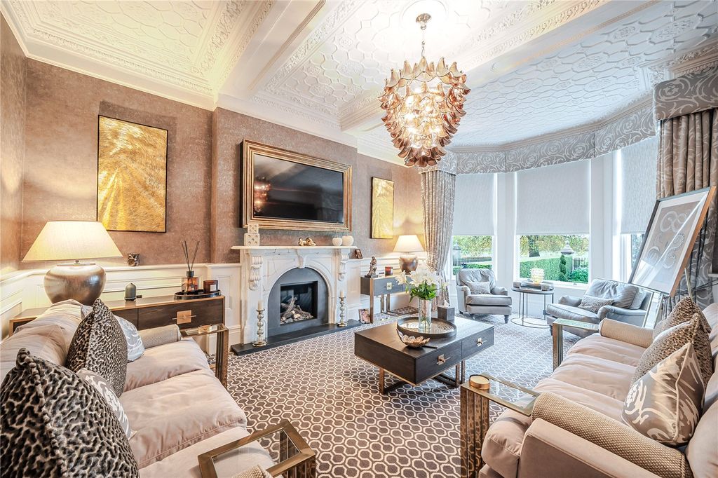 Property photo 2 of 22 Sitting Room