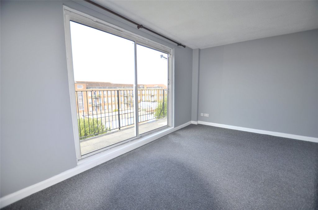 Property photo 2 of 16 Picture No. 11