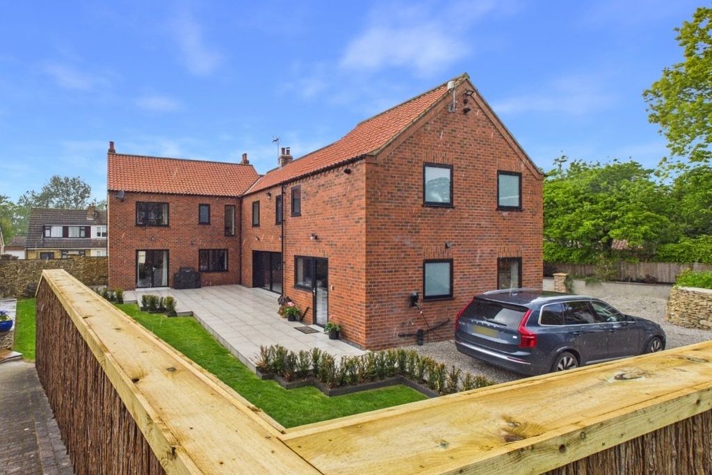 Property photo 1 of 33 5136062