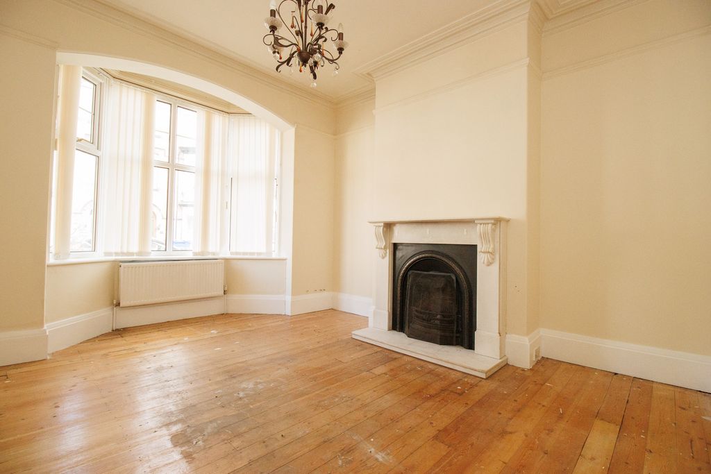 Property photo 2 of 28