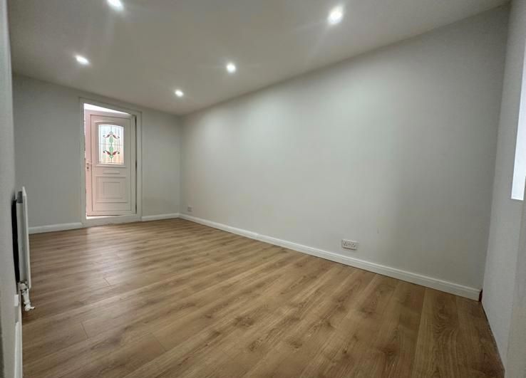 Property photo 3 of 5 Reception