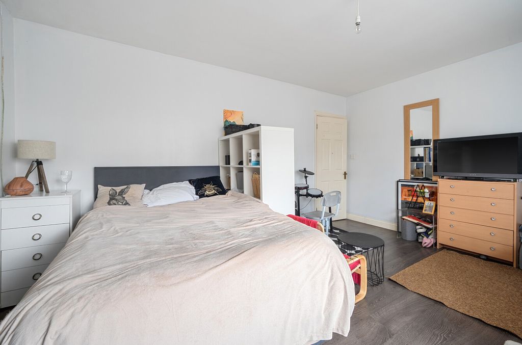 Property photo 3 of 21 1372340-12-690cd6...