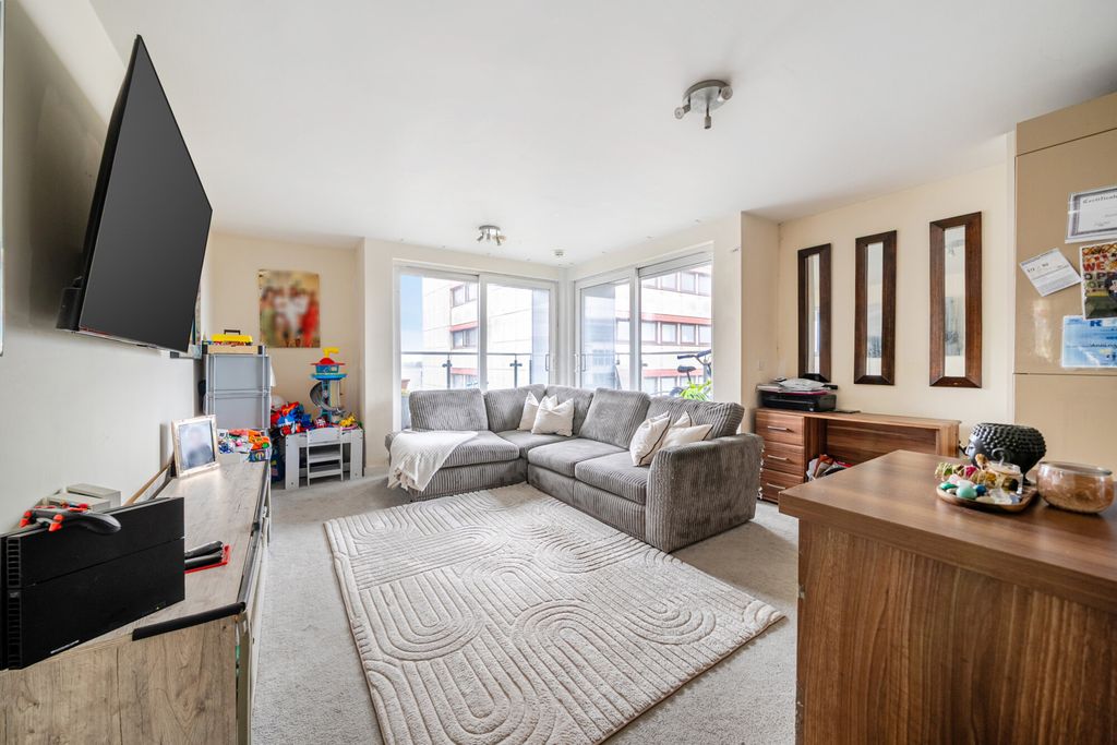 Property photo 2 of 19 1424703-1-69B3F33...