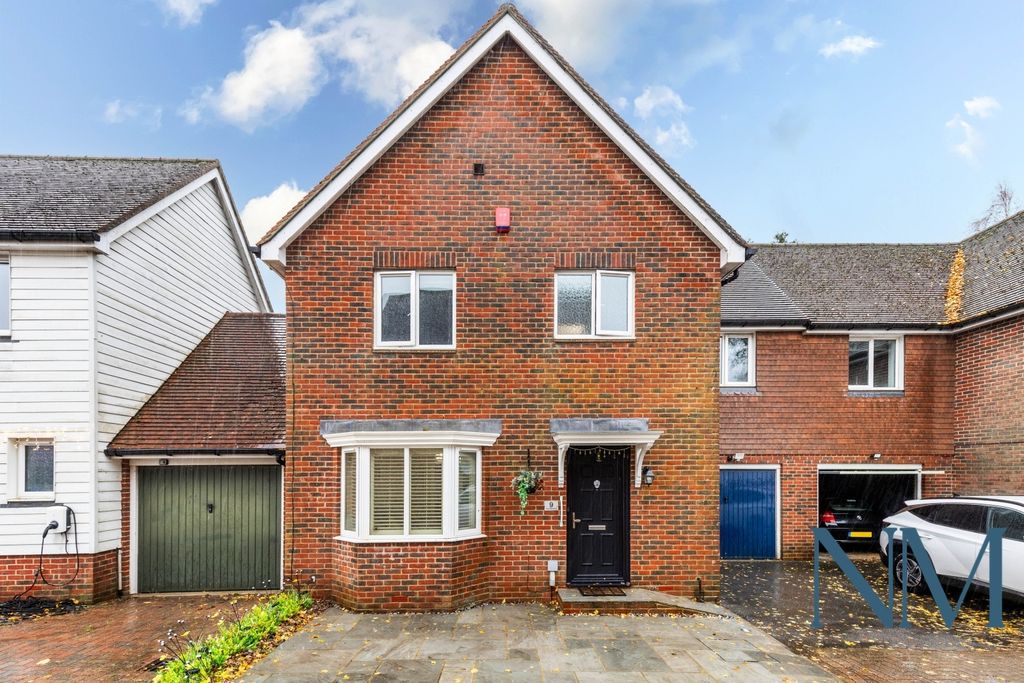 Property photo 1 of 11 A Fantastic 4 Bed Semi Detached Home In The Ever Popular Pease Pottage