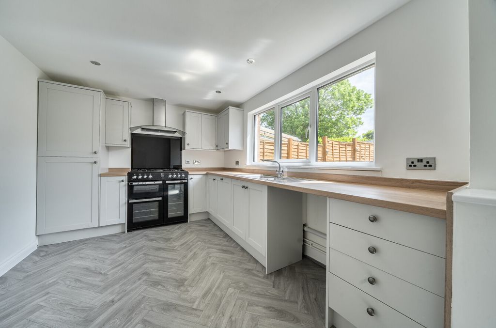 Property photo 3 of 23 1458198-7-6A02122...