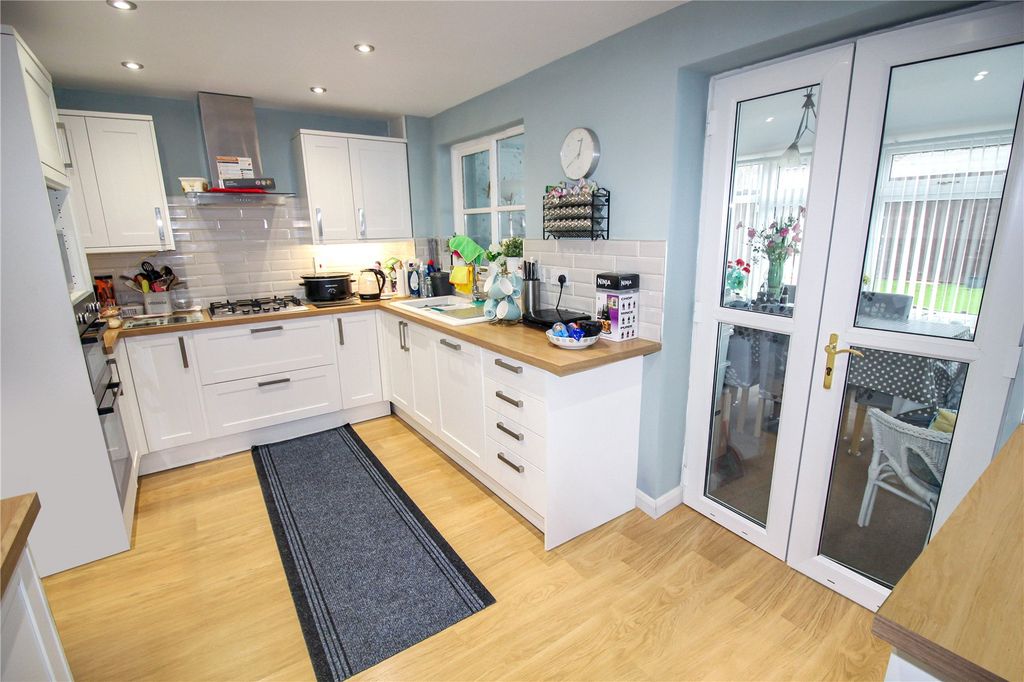 Property photo 2 of 22 Picture No. 11