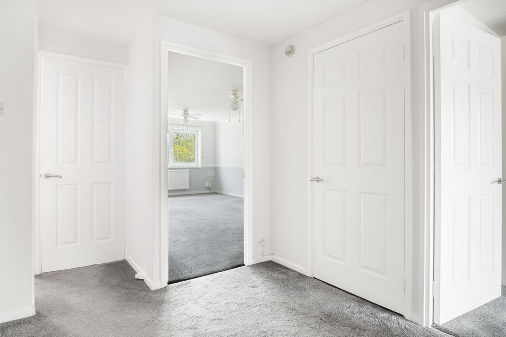 Property photo 1 of 18 Hallway